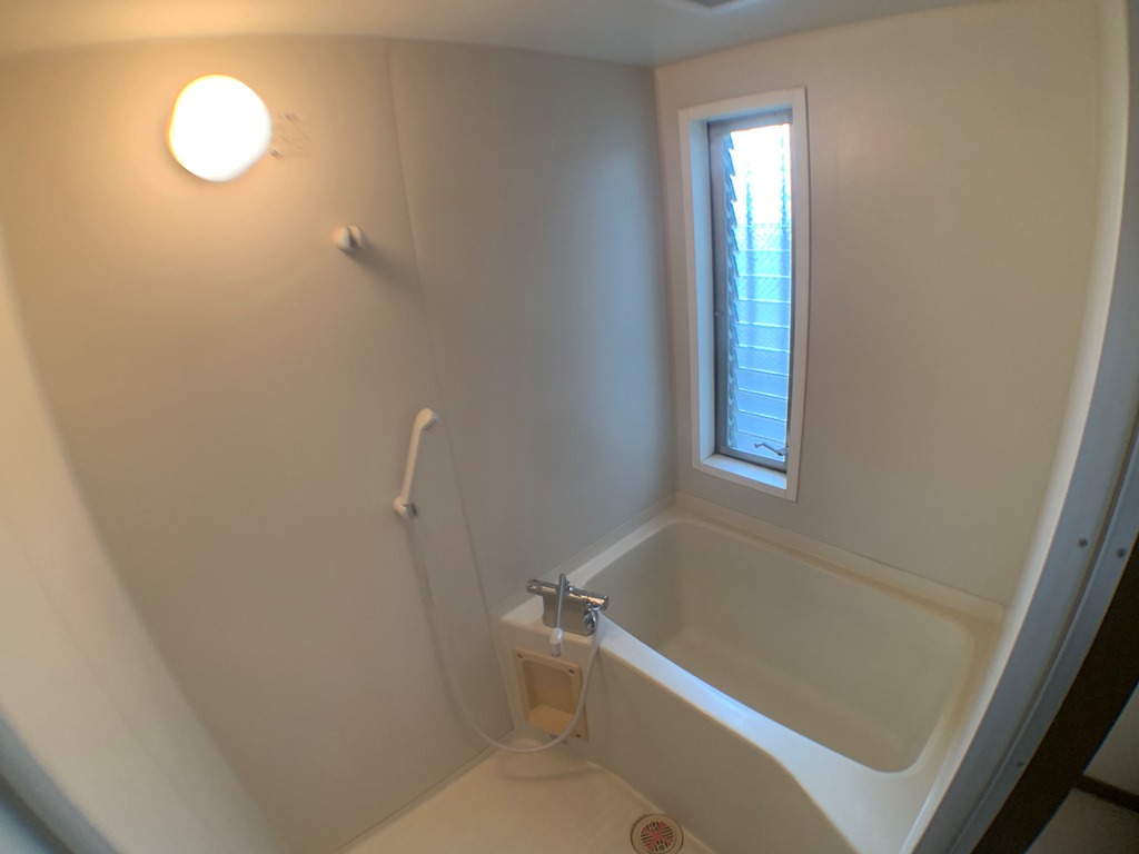 バス・シャワールーム　採光あり明るいバスルーム♪