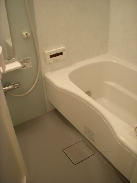 バス・シャワールーム　追い焚き機能付き。