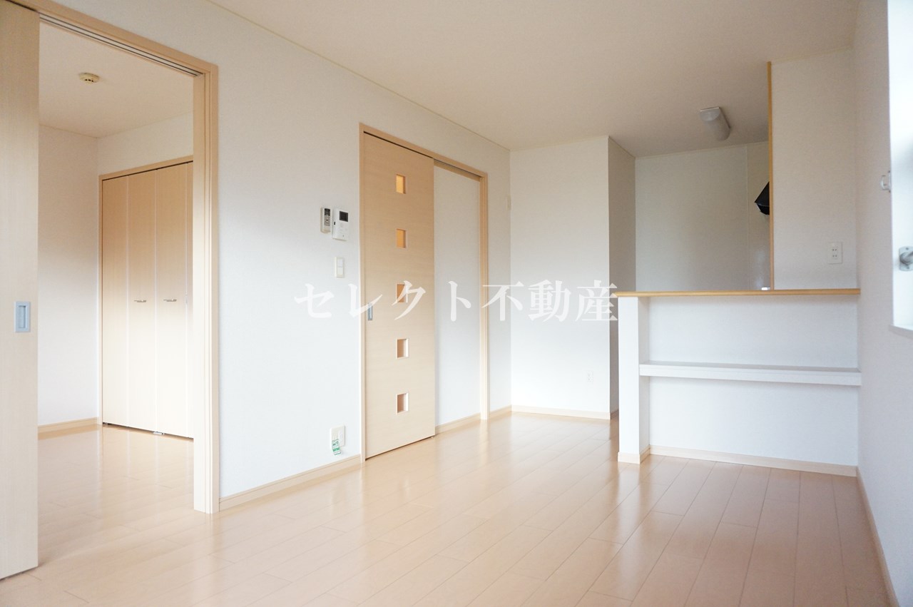 居室・リビング　【ＡＬＢＡ　Ｃ】こちらの居間で趣味の時間をお楽しみください