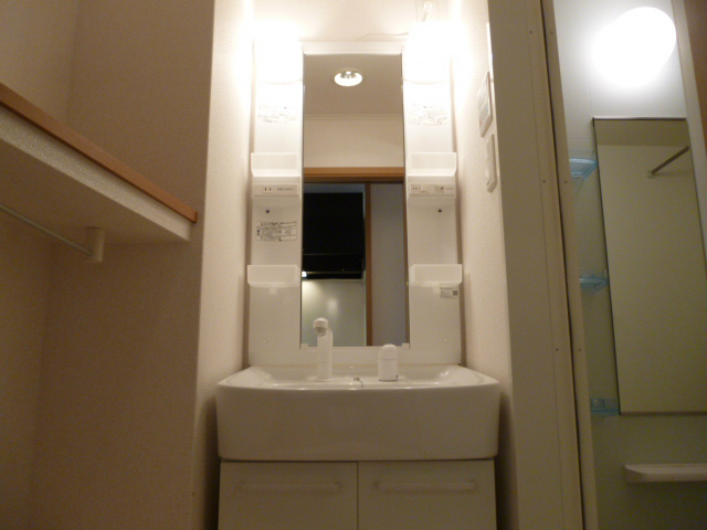 洗面設備　使いやすい洗面所です