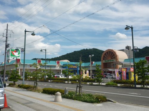 スーパー　フレンドマート 能登川店（スーパー）まで739m