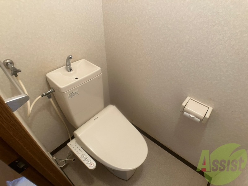 トイレ　シャワートイレになっているので快適です！