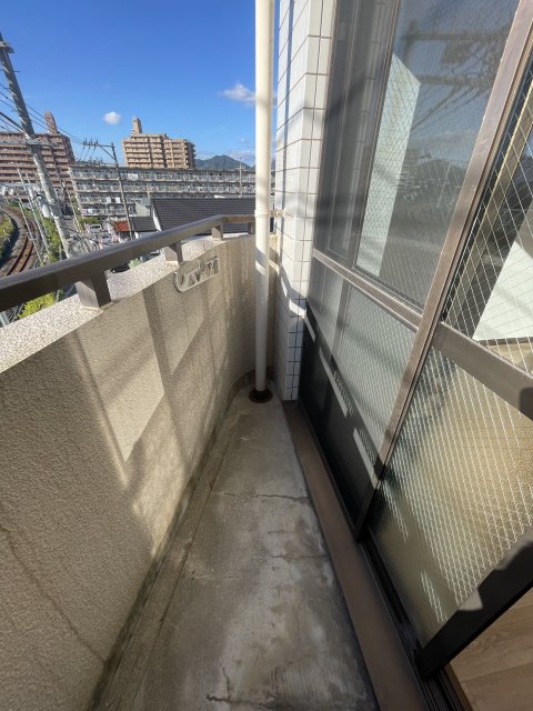 バルコニー　同物件別号室