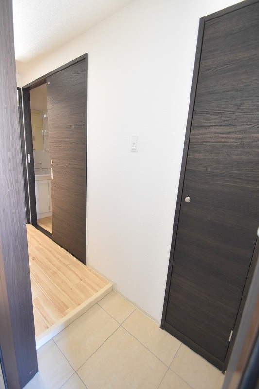 玄関　MRIトラストビル（段原）