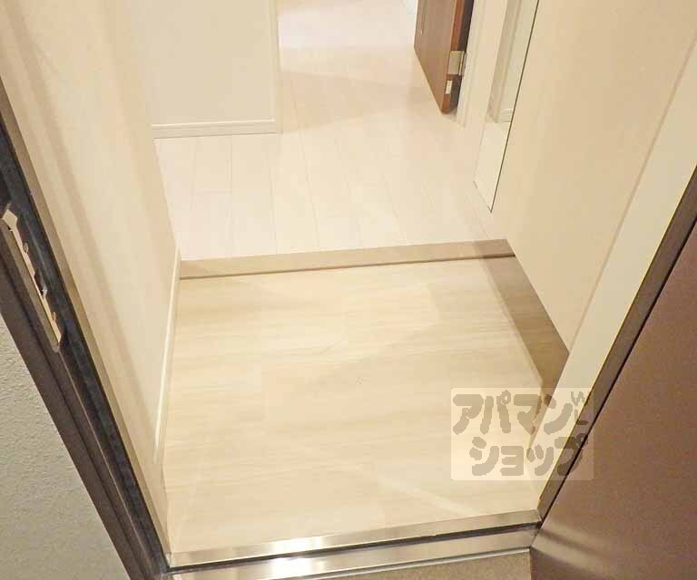 玄関　明るい印象の玄関ですね。