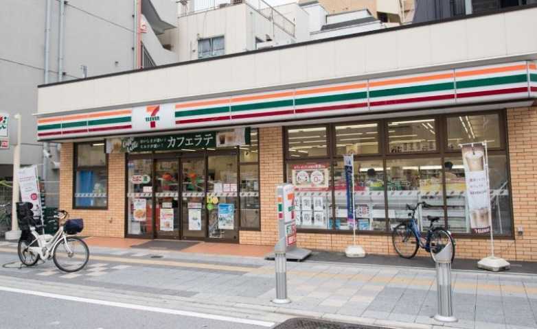 コンビニ　セブンイレブン（コンビニ）まで300m
