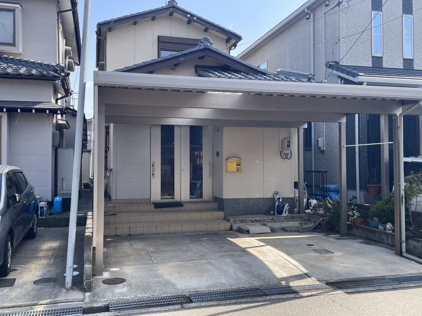 建物外観　カーポート（2台駐車可）