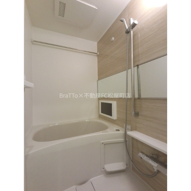 バス・シャワールーム　バス（浴室乾燥機・追い焚き機能付き）