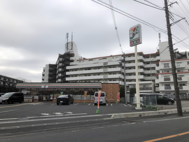 コンビニ　セブンイレブン川口根岸小学校前店（コンビニ）まで138m