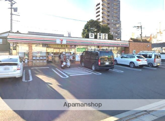 コンビニ　セブンイレブン（コンビニ）まで702m