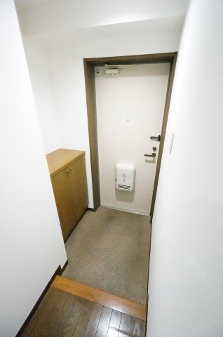 玄関　物件、駅でお待ち合わせでのご案内歓迎！ ※すべて同タイプのお