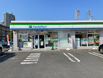 コンビニ　ファミリーマート 宇多津駅東店（コンビニ）まで296m