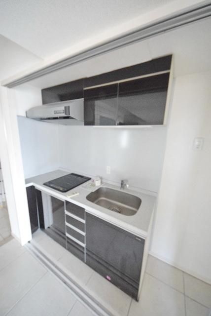 キッチン　２口IHシステムキッチン完備