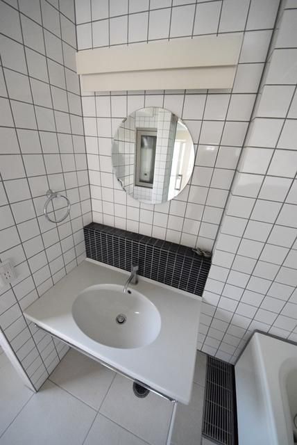 洗面設備　洗面台完備