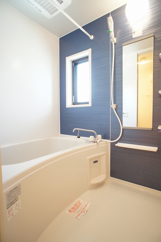 バス・シャワールーム　浴室乾燥機や追焚機能が便利なバスルーム