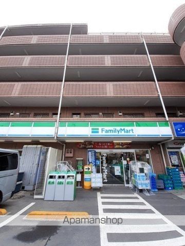 コンビニ　ファミリーマート鎌田三丁目店（コンビニ）まで410m