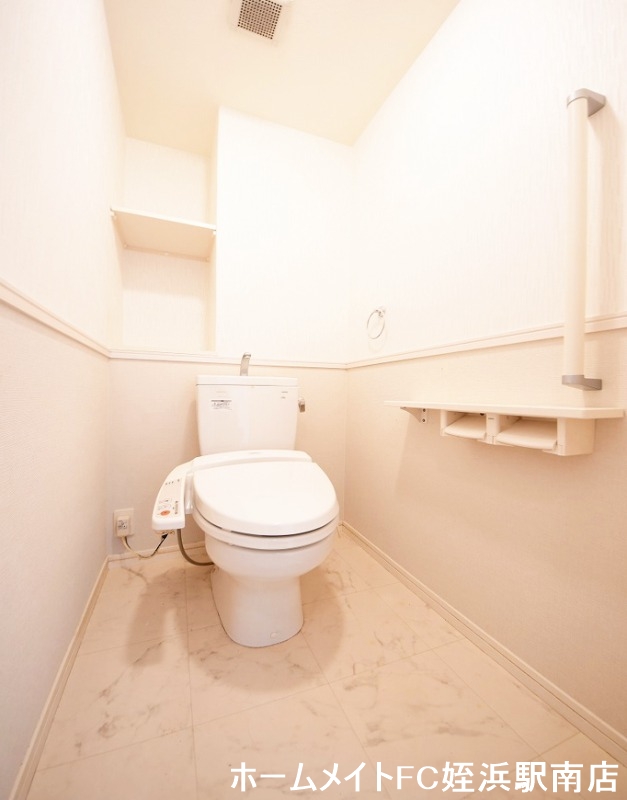 トイレ　★温水洗浄便座付き！★