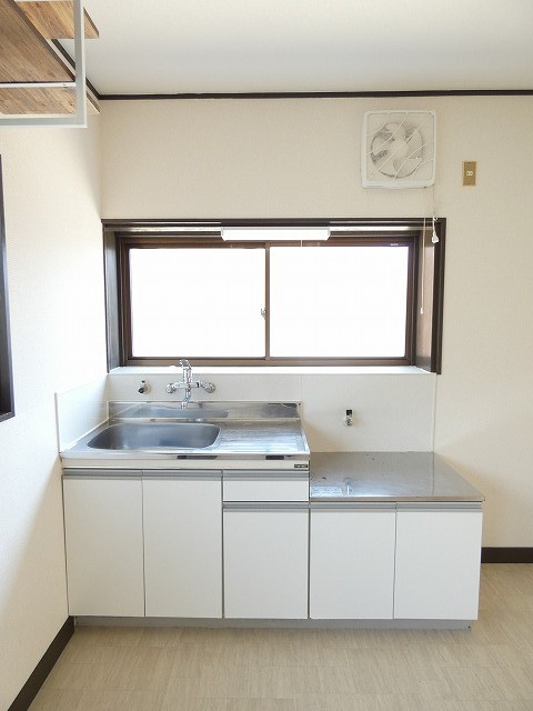 キッチン　写真は南東です(参考)