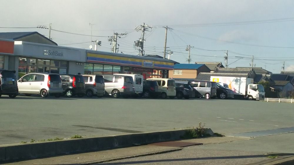 コンビニ　ミニストップ河芸上野店（コンビニ）まで475m