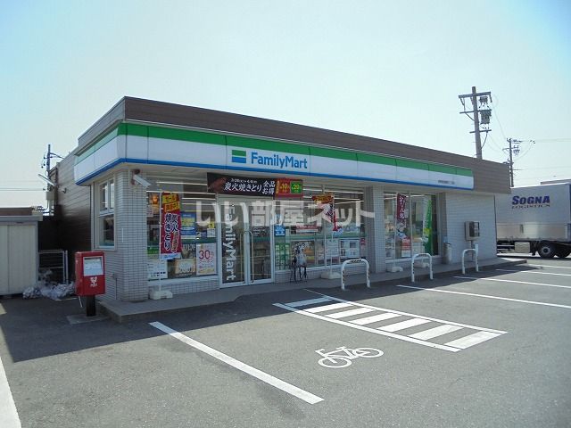 コンビニ　ファミリーマート各務原成清六丁目店（コンビニ）まで726m