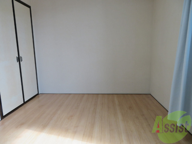 居室・リビング　こちらがリビングです。キレイな色のフローリングがいいですね