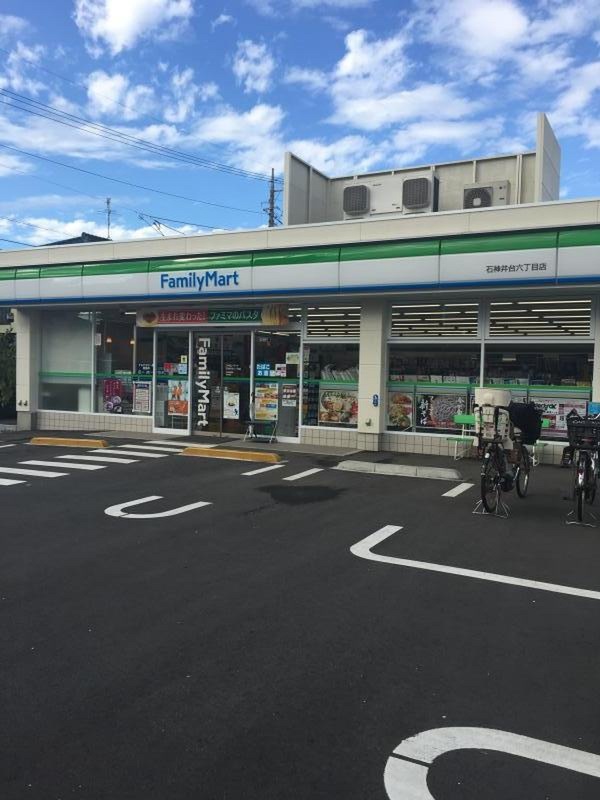 コンビニ　ファミリーマート 石神井台七丁目店（コンビニ）まで110m