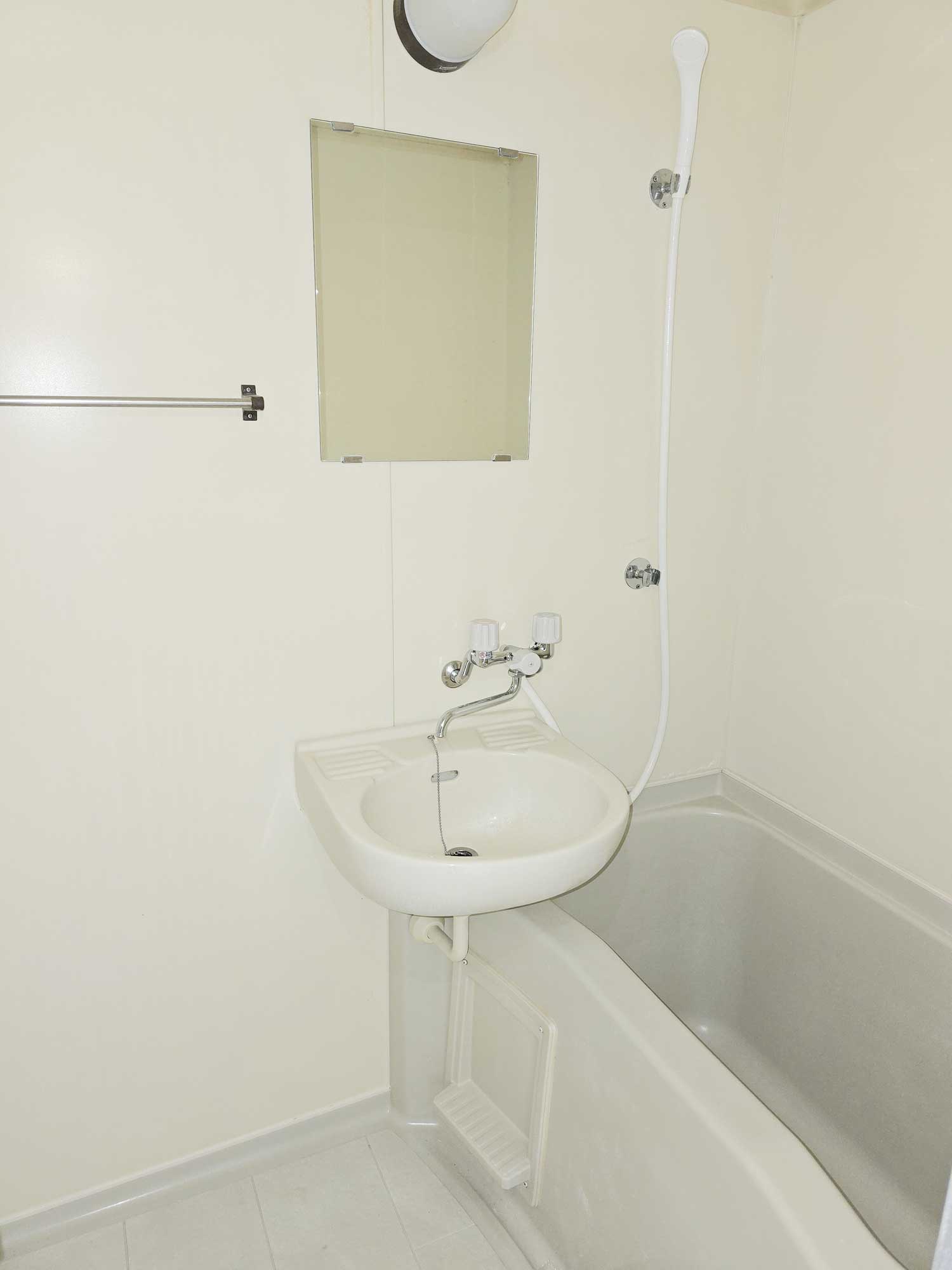 バス・シャワールーム　落ち着いた空間のお風呂です