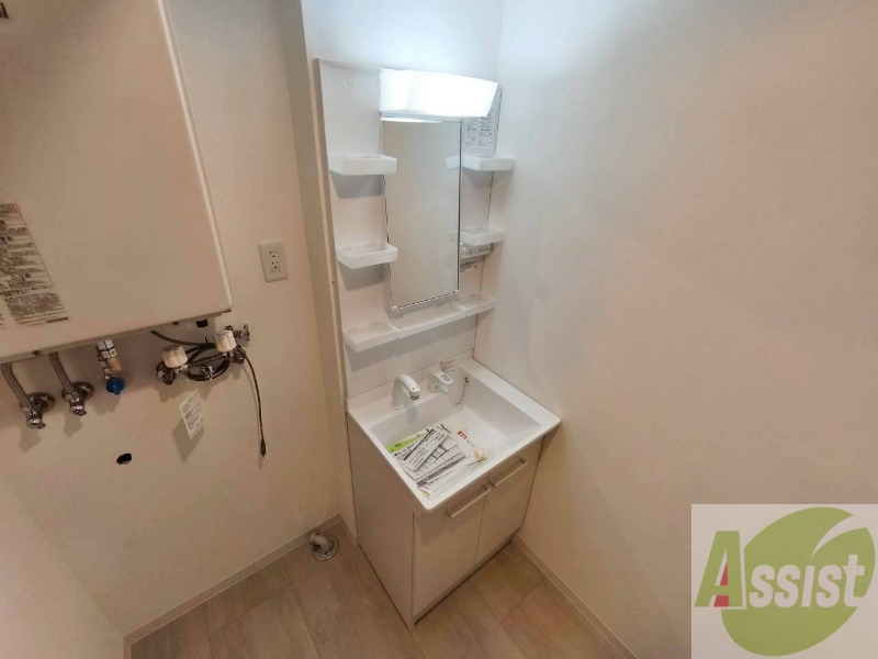 洗面設備　独立洗面台です。大きくてよいですね。シャンプーもできます！