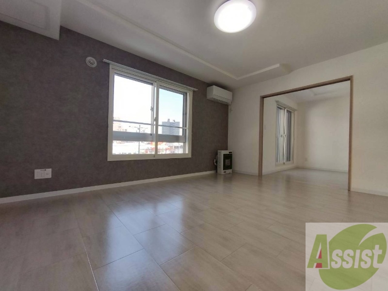 居室・リビング　広くてきれいなリビングです！快適に過ごせそうですね。