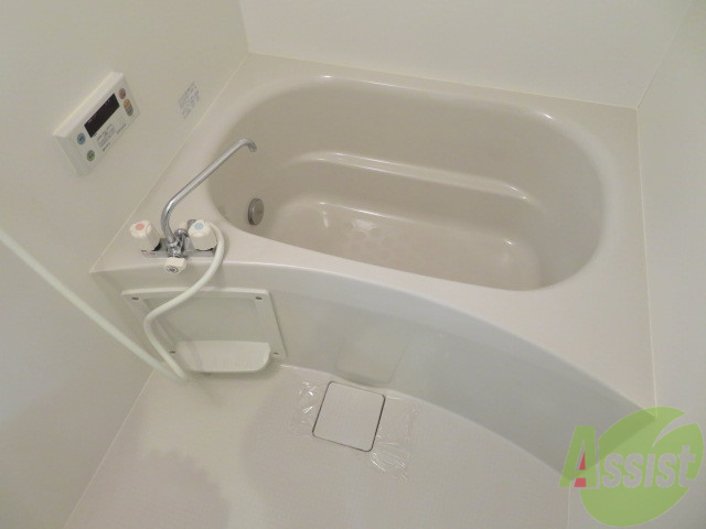 バス・シャワールーム　こちらはお風呂。一日の疲れをここで癒してください。