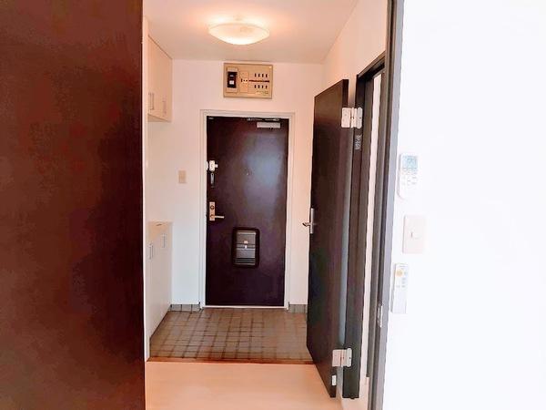 玄関　同タイプ別部屋の写真です。