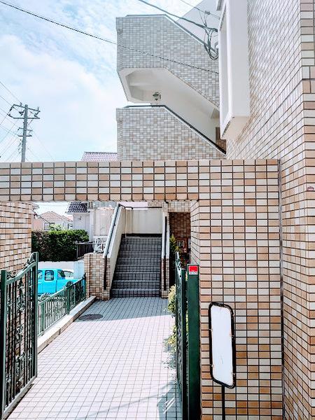 エントランス　同タイプ別部屋の写真です。