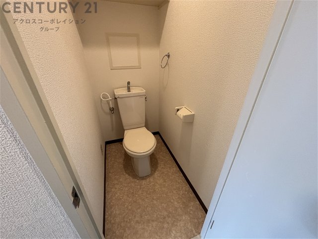 トイレ　シンプルで掃除のしやすいトイレです♪