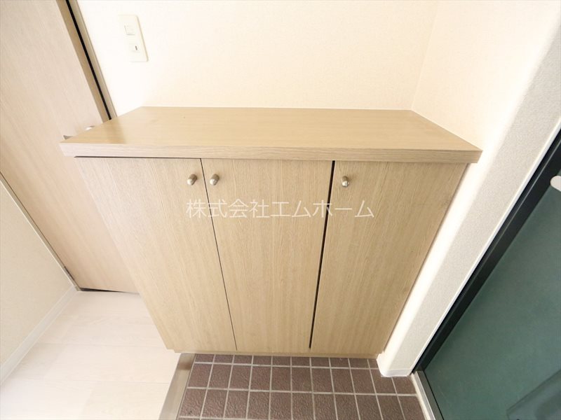 玄関　玄関　シューズボックス付