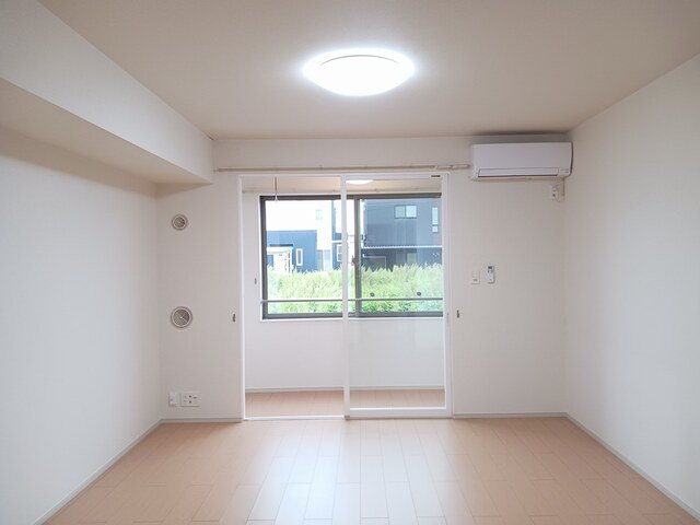 居室・リビング　ゆったりとした居間です