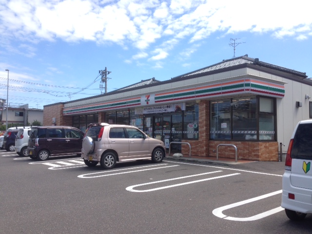 コンビニ　セブンイレブン新潟上木戸4丁目店（コンビニ）まで131m