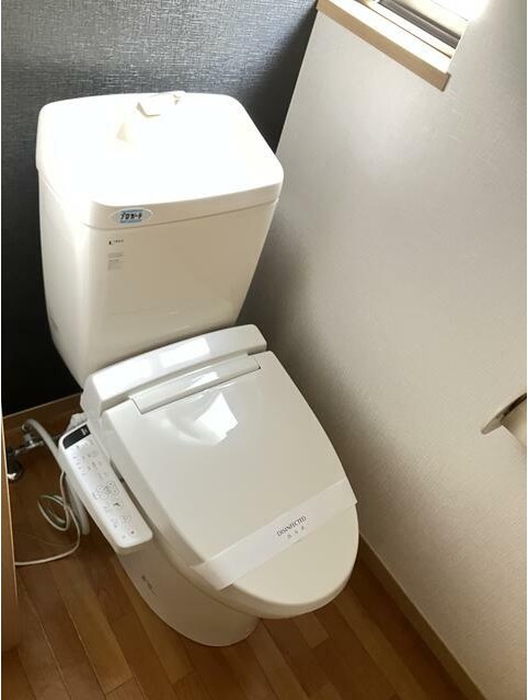 トイレ　落ち着いた色調のトイレです♪