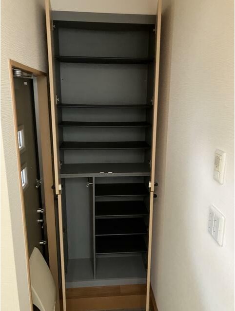 玄関　収納豊富なシューズボックスです♪