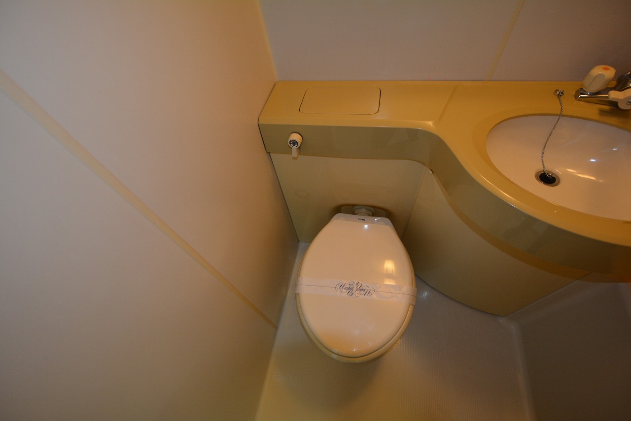 トイレ　浴室内にトイレがあります☆