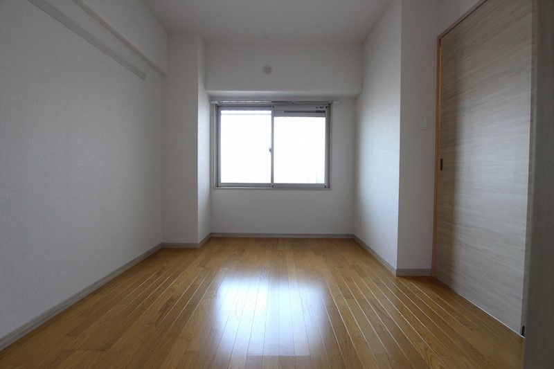 その他部屋・スペース　洋室も広々です。