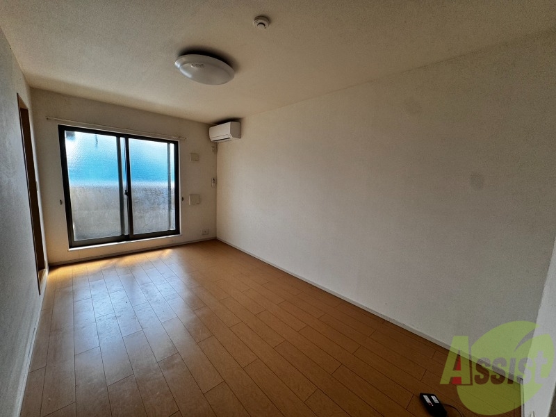 居室・リビング　こちらはリビングです。日差しが差し込んでいて明るいです。