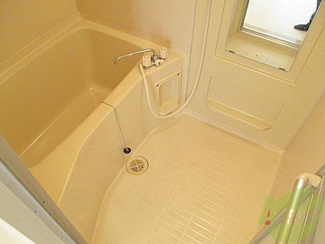 バス・シャワールーム　洗い場広々♪一日の疲れと汚れをしっかり落としてねー♪