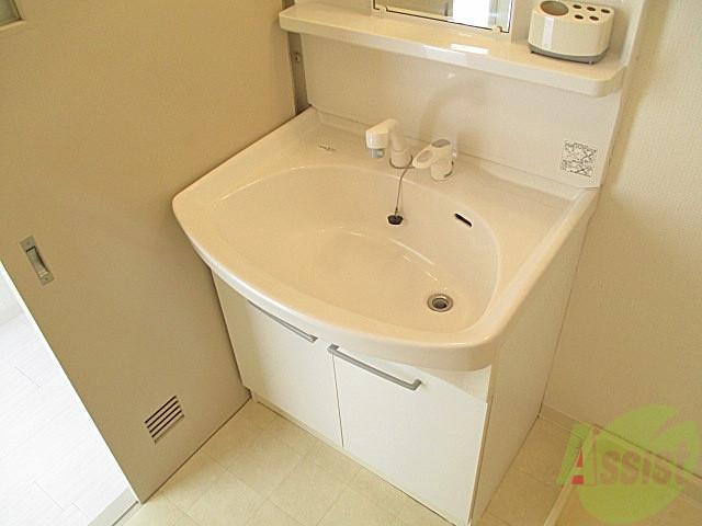 洗面設備　こちらで出発前の身だしなみチェック！今日も一日頑張りましょう