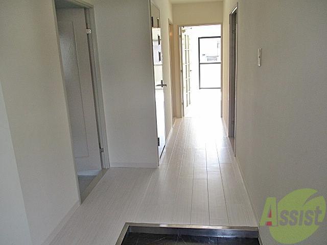 玄関　明るいでしょう♪お客様にも気持ちよく訪問して頂けますねー♪