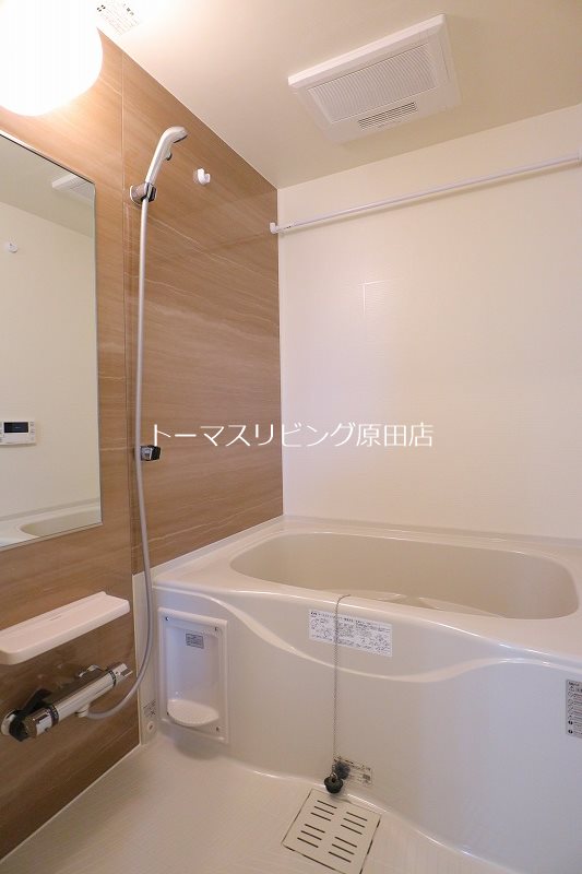 バス・シャワールーム　・同型参考写真