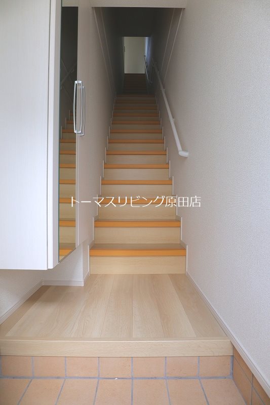 玄関　・同型参考写真
