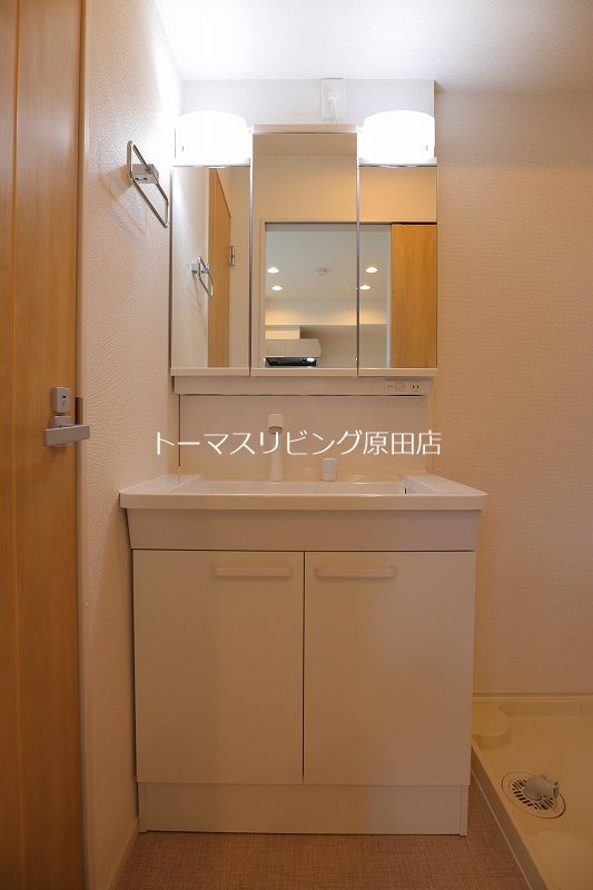 洗面設備　・同型参考写真