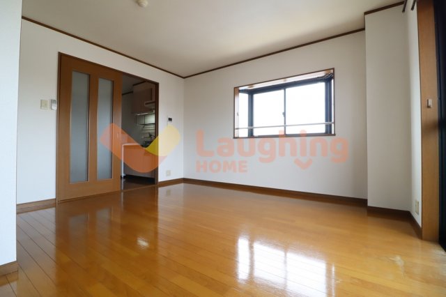 居室・リビング　こちらの居間で趣味の時間をお楽しみください※別号室の写真です