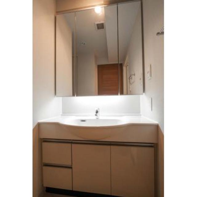 洗面設備　※写真は同タイプ住戸です。