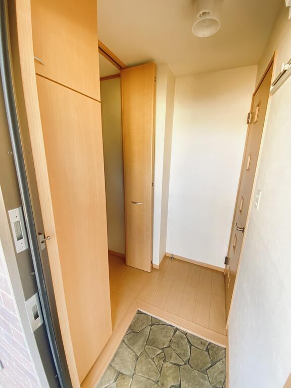 玄関　※同間取り別部屋参考画像